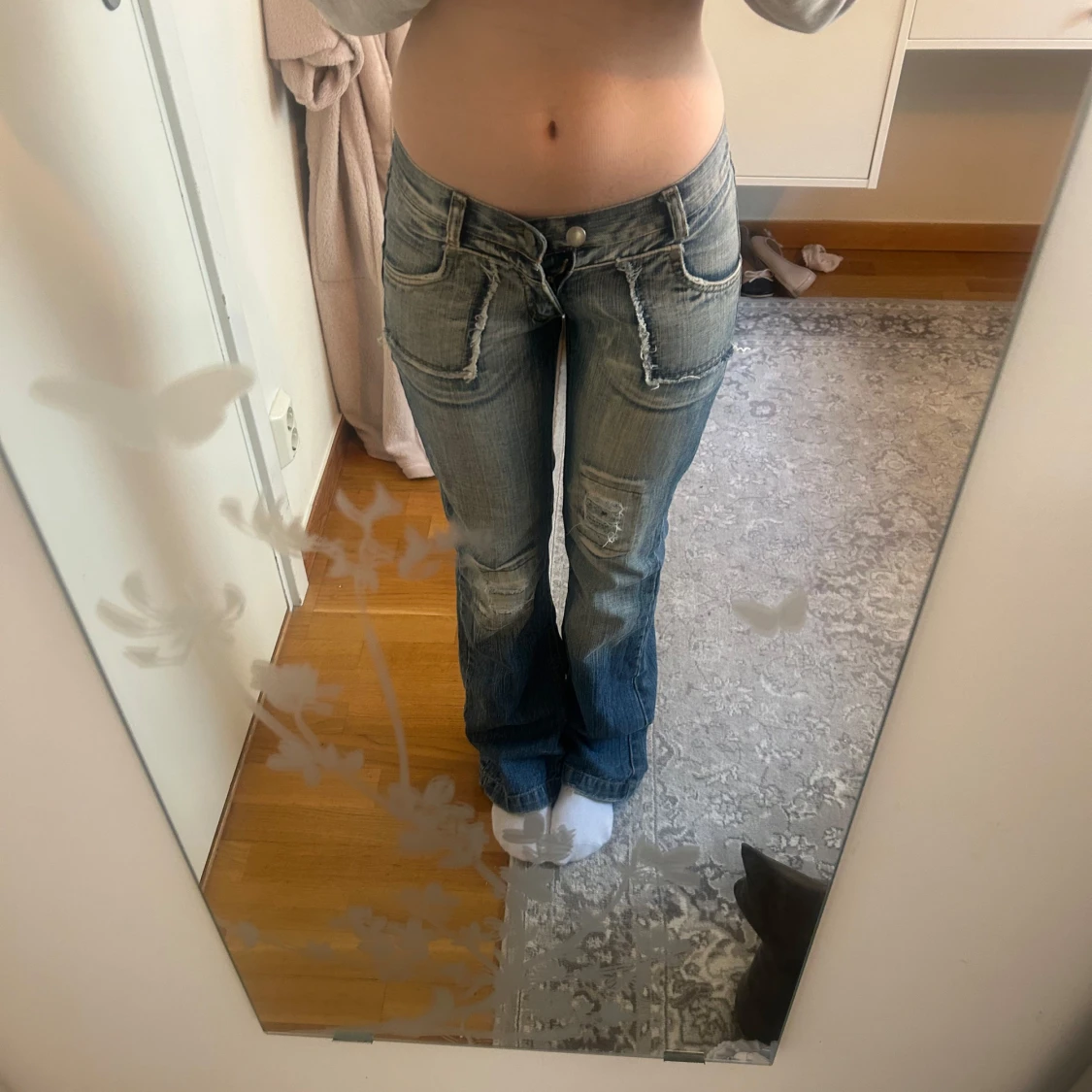 Blå jeans med slitningar - 3