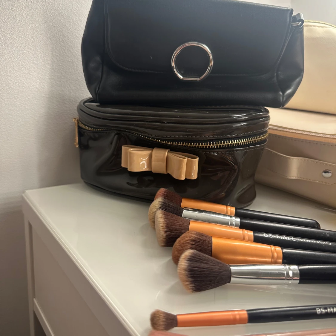 Set med sminkborstar och sminkväskor - 1