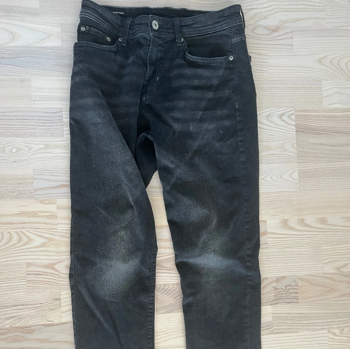 Svarta jeansbyxor från Lefties