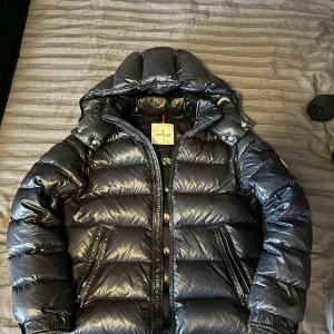 Moncler Maya - Bra skick bara liten söm som gått av i ryggen 