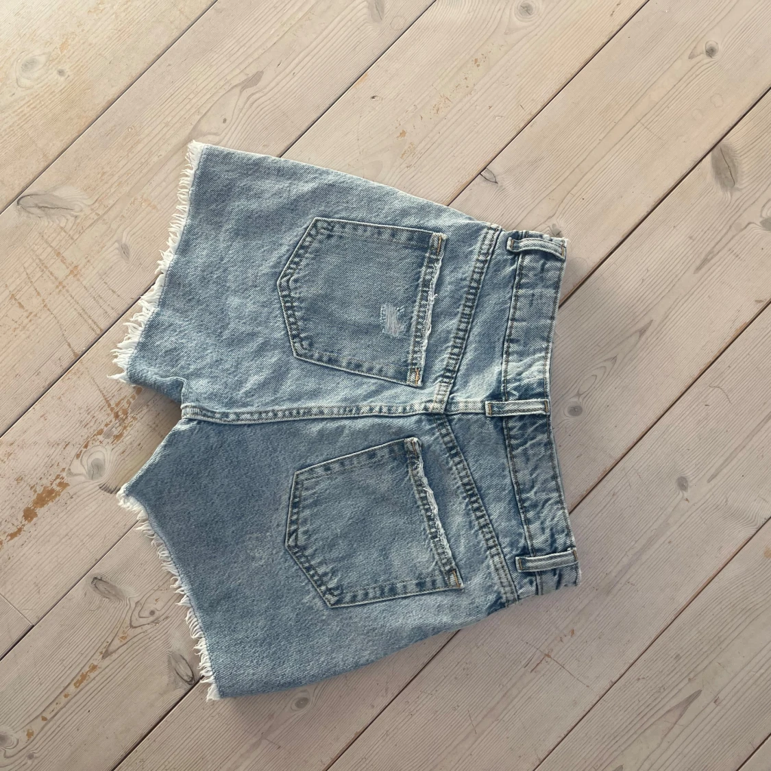 Ljusblå jeansshorts från H&M  - 1
