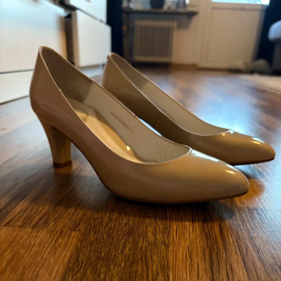 Beige pumps med klack - 1