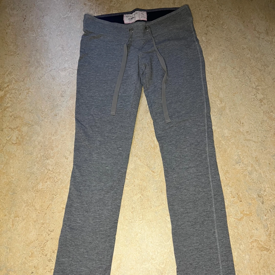 Grå mjukisbyxor från Original Basic - 2