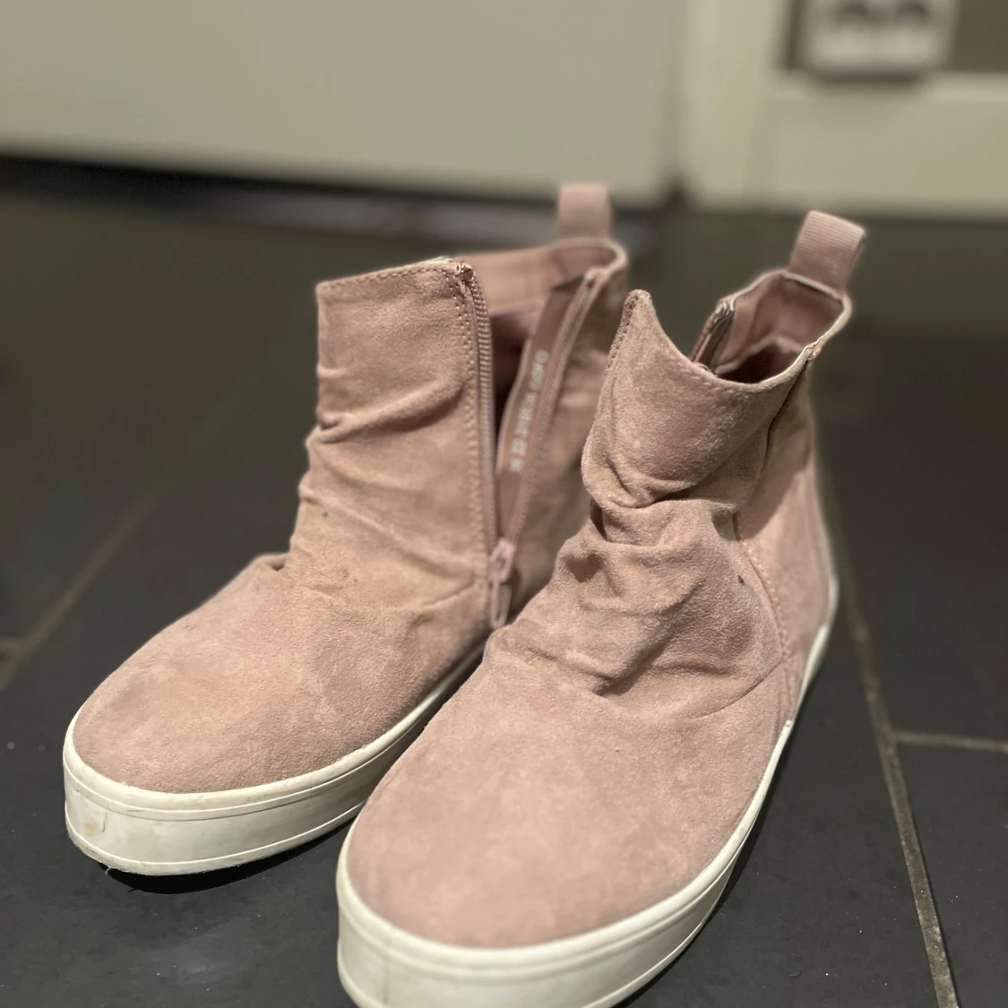 Rosa boots med dragkedja