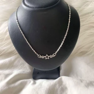 Silverhalsband med stjärnor - Fint halsband har även fler💞
