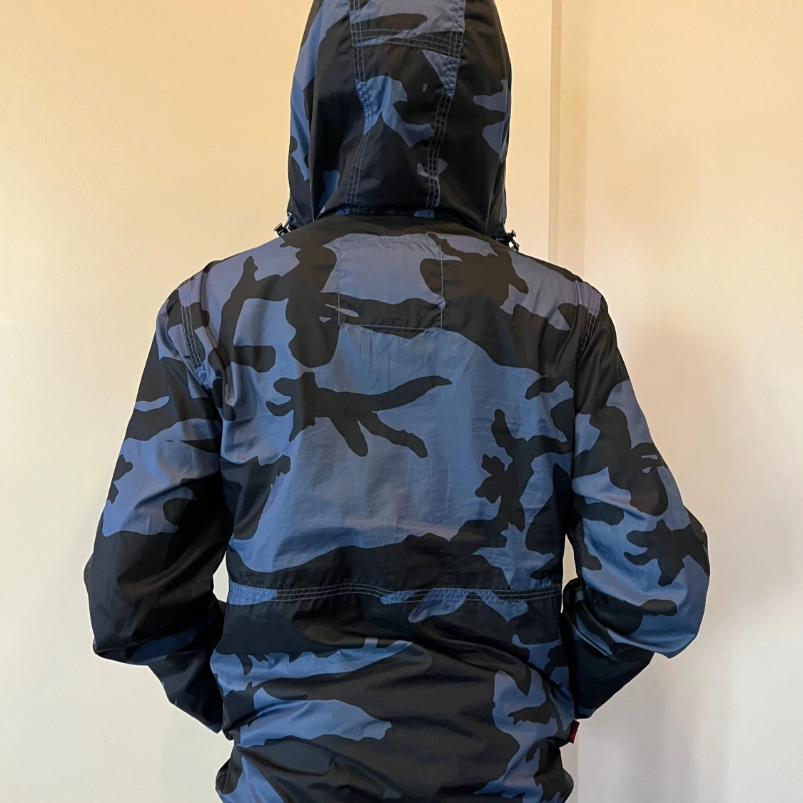 Blå och svart camouflage vindjacka från Woolrich - 2