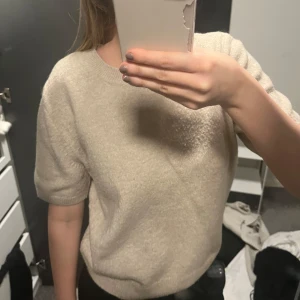 Beige stickad tröja - Superfin stickad T-shirt från hm💓💓💓