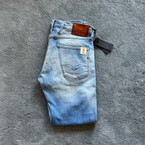 Helt nya replay jeans  - Replay jeans | Skick 10/10 | Size - 31/32 | Fraktar via postNord eller instabox på köparens bekostnad | Hör av dig vid minsta frågor eller funderingar // LuxeCloset