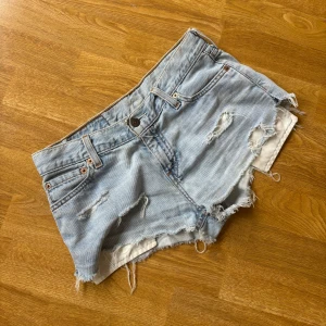 Lågmidjade jeans shorts - Så snygga lågmidjade jeans shorts! Perfekt till sommaren🌸