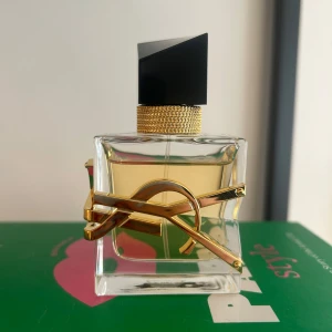 YSL Libre - I princip oanvänd Ysl Libre parfym 30 ml. Nypris ca 700 kr💕