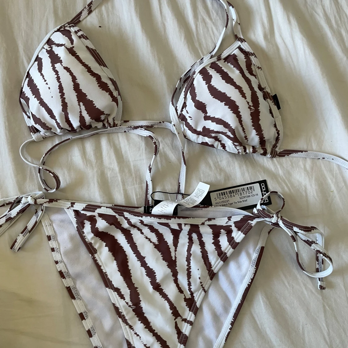Zebramönstrad bikini från Boohoo