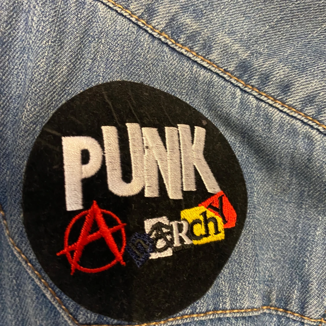 Jeansväst med punkmärke - 1