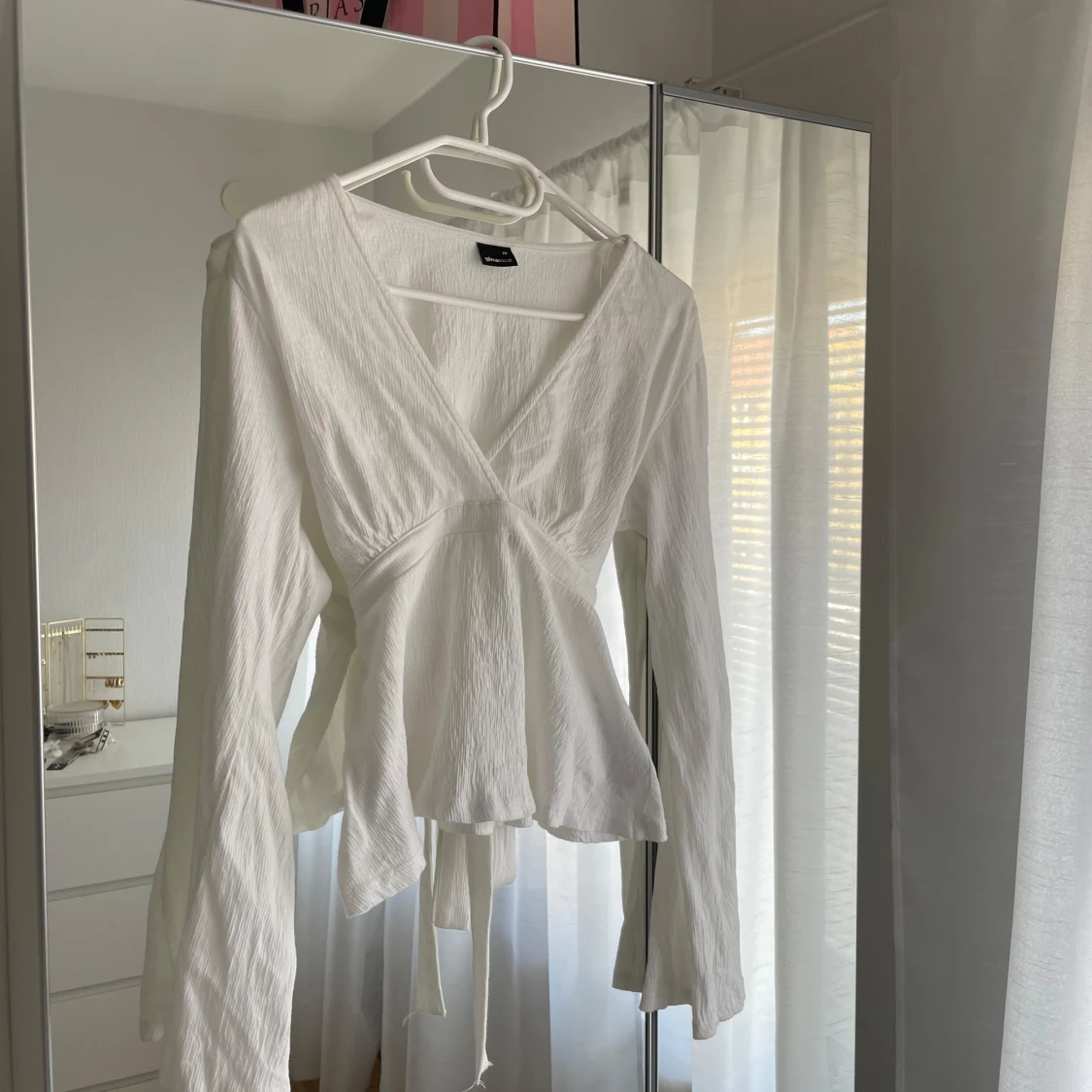 Vit blus från Gina Tricot