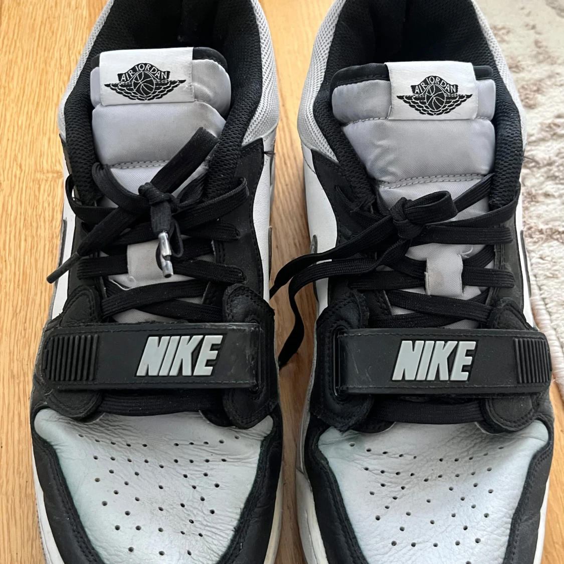 Nike Air Jordan sneakers i svart och vitt - 2