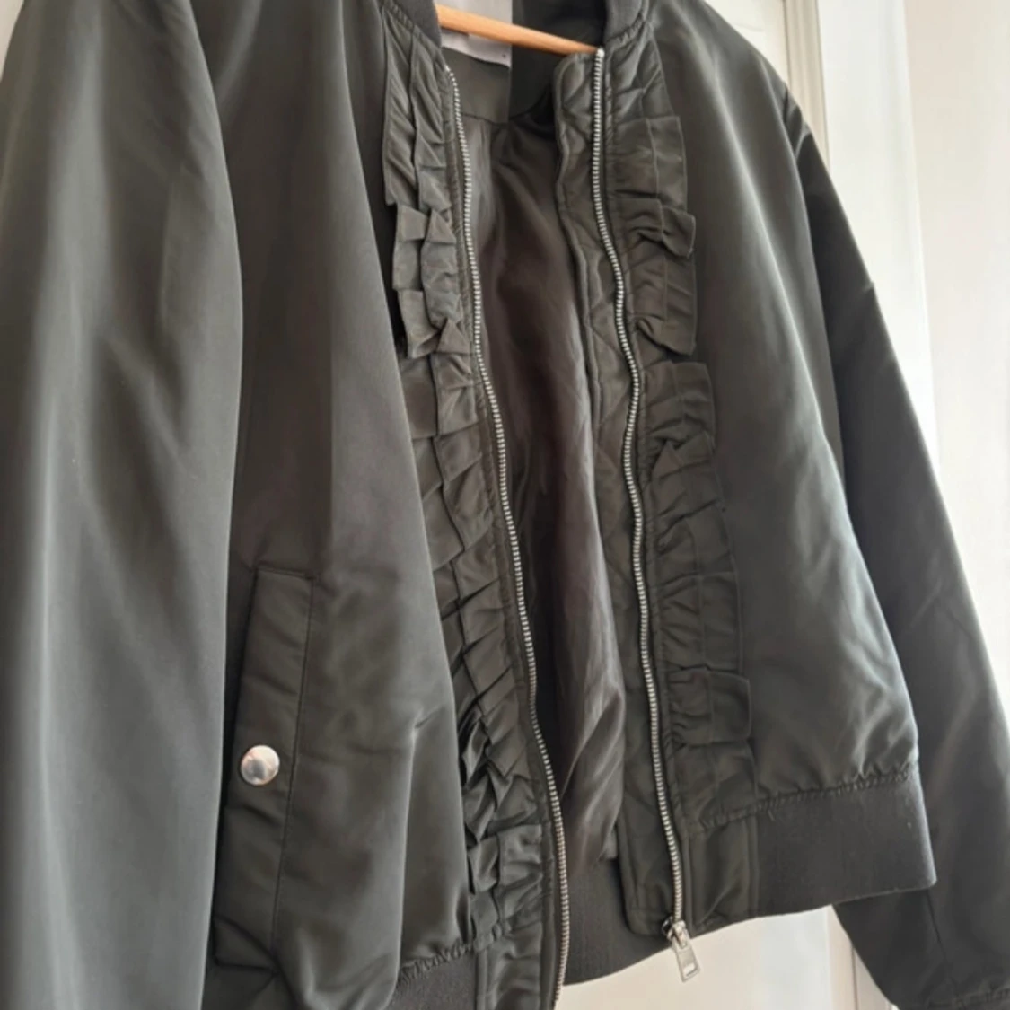 Bomberjacka med volang - 1