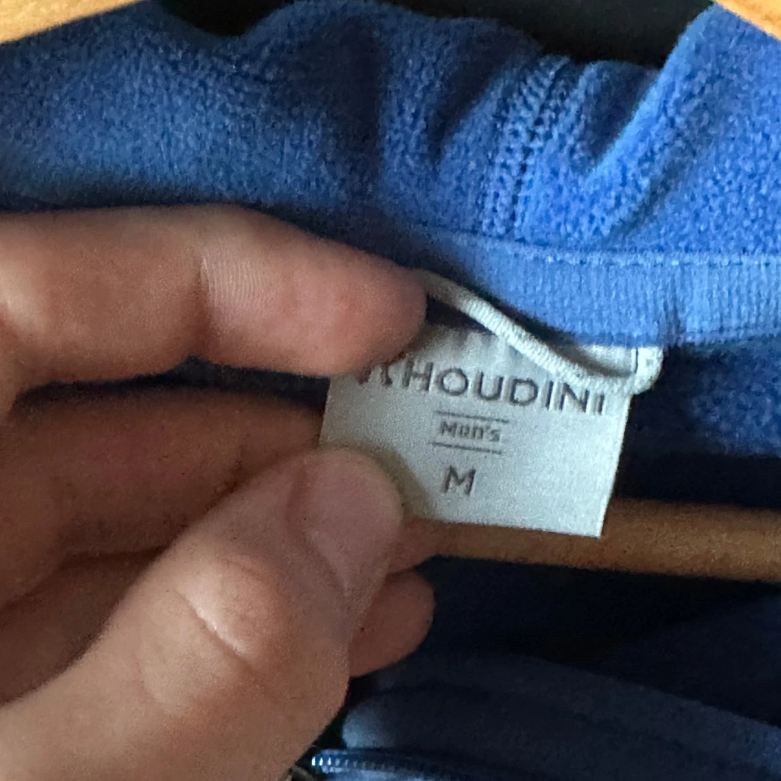 Blå hoodie med dragkedja från Houdini - 2