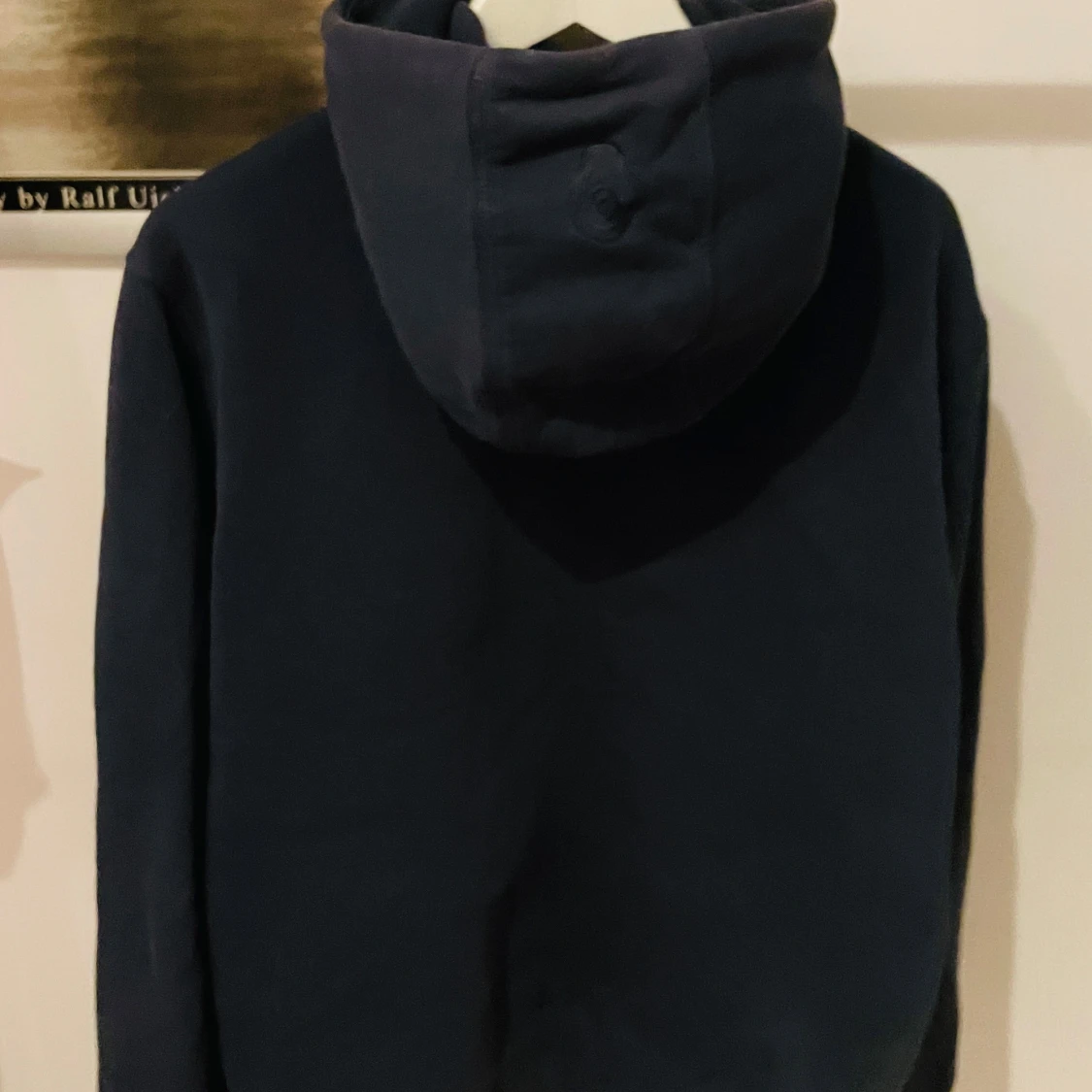 Mörkblå hoodie från Sail Racing - 1