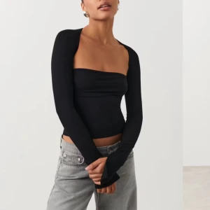 Svart långärmad tubtopp - Slutsåld på hemsidan, Köpte i somras men endast använd 1gång så i nyskick💗💗