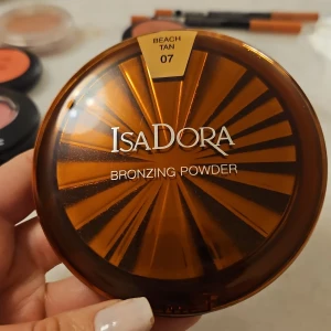 IsaDora Bronzing Powder 07 Beach Tan - Isadora bronzer i "beach tan", 20g. Helt ny. 