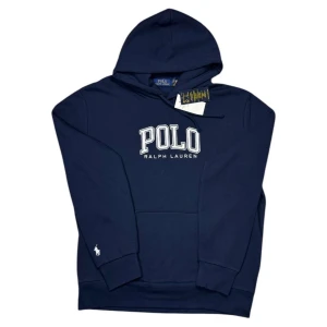 Raulph Lauren Hoodie - Helt ny navy raulph lauren hoodie med tags, storlek Medium och tröjan är aldrig använd. Nypris ligger på 2295 kr. Tar även emot bud på tröjan.