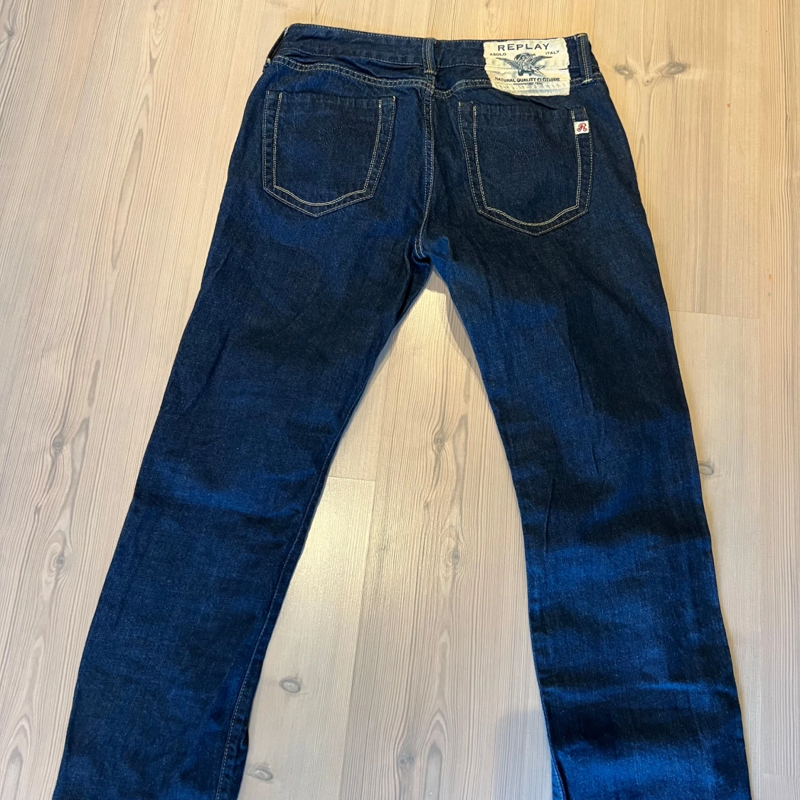 Mörkblå jeansbyxor från Replay - 1