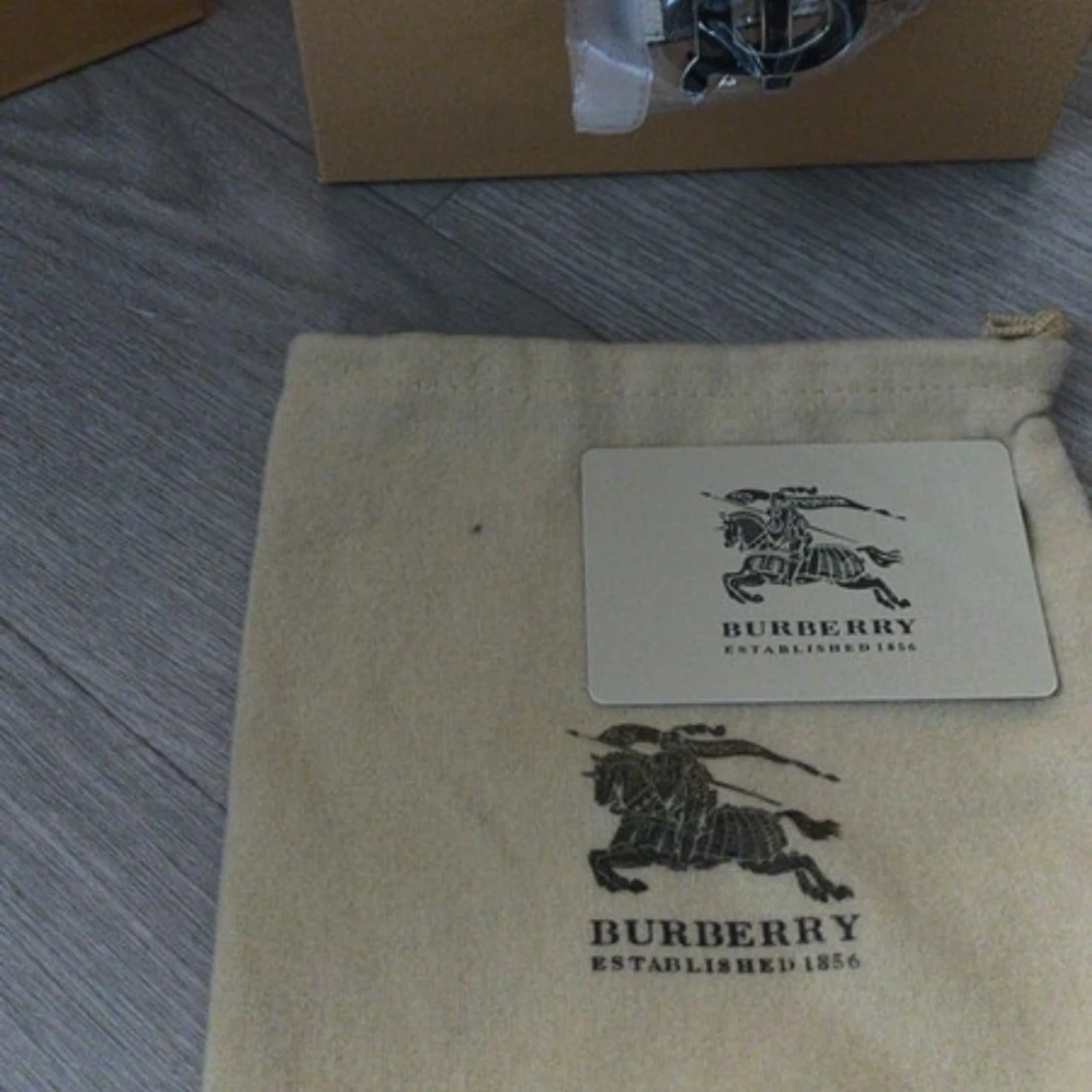 Burbbery bälte  - 1