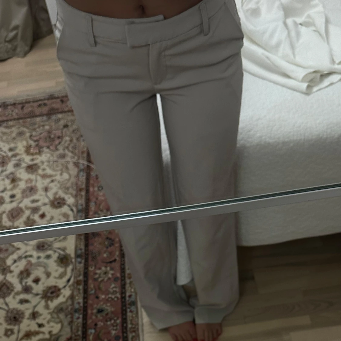 Beiga kostymbyxor med normal passform - 1