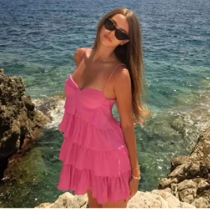 SÖKER ZARA KLÄNNING I S - söker denna klänning!! i s💕☺️ skriv gärna om du vet någon som säljer eller om du gör