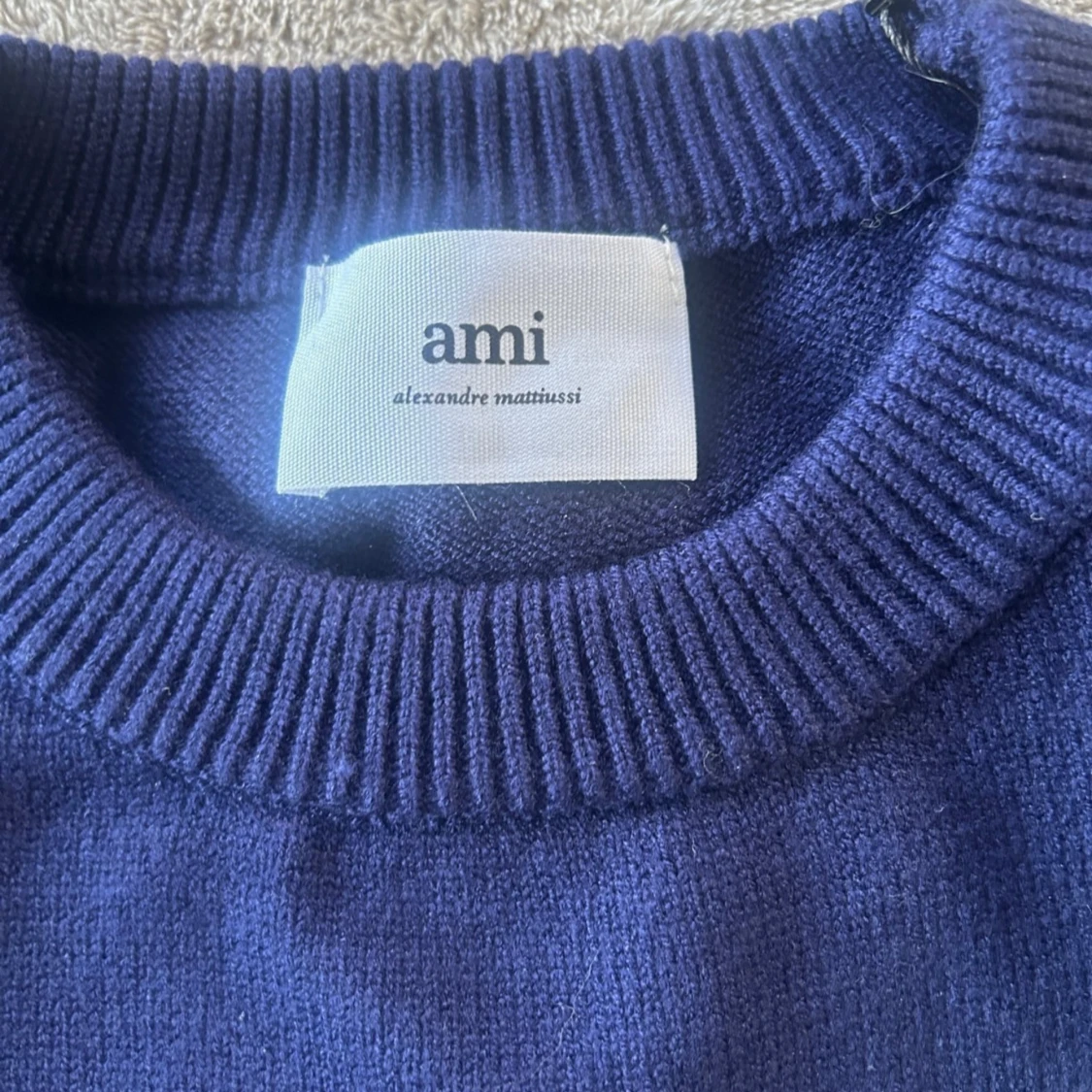 Mörkblå tröja från Ami - 2