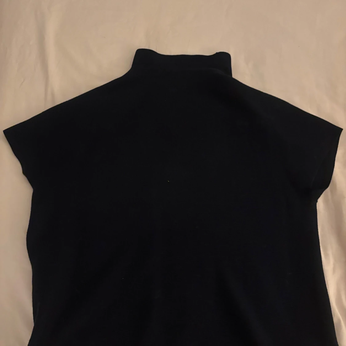 mörk blå kortärmad tröja från uniqlo - 1