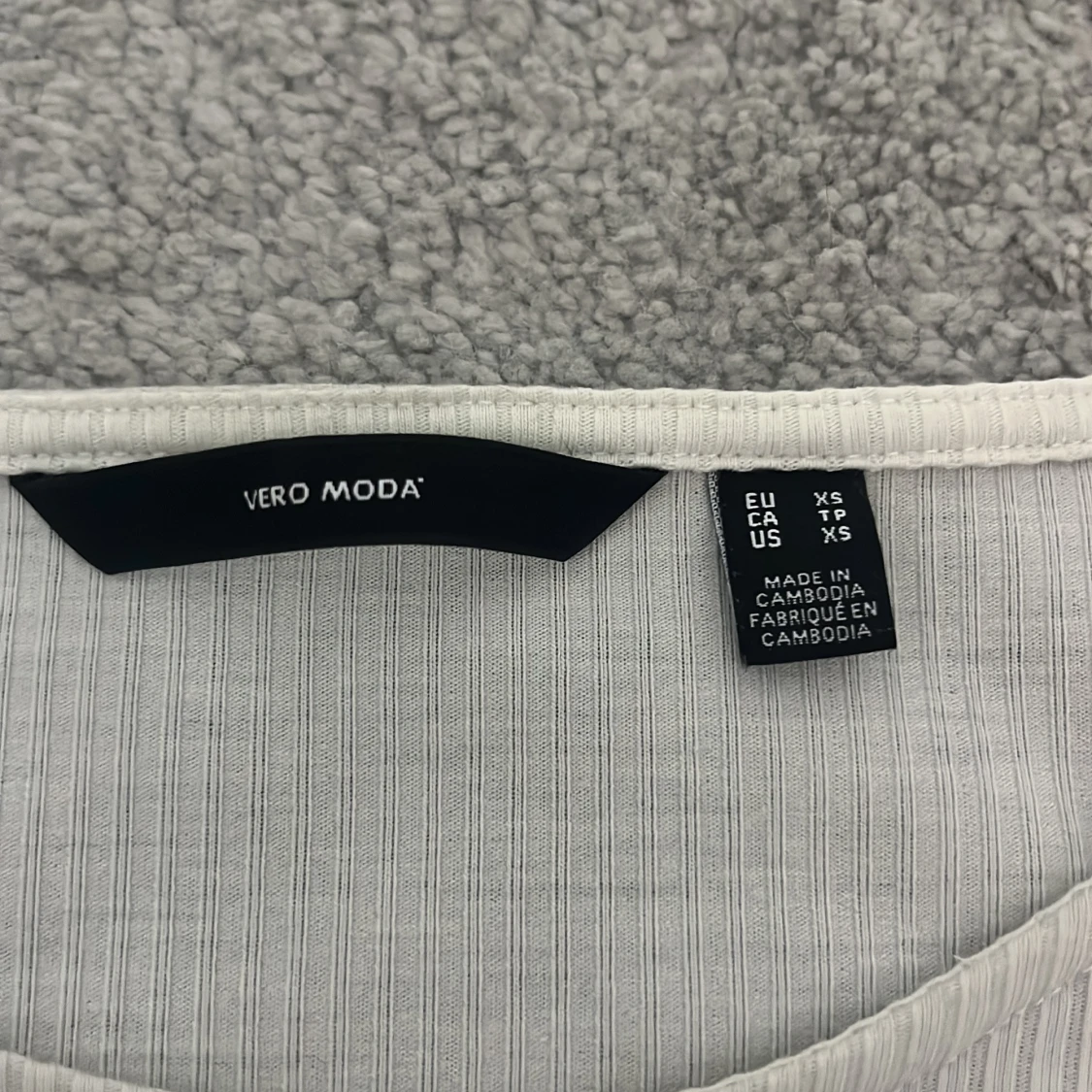 Vit ribbad topp från Vero Moda - 1