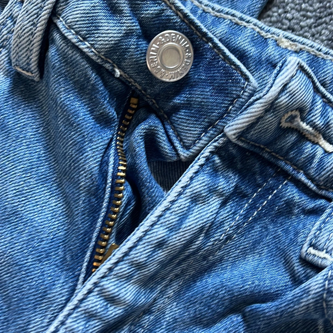 Blå jeans med vida ben från H&M - 3