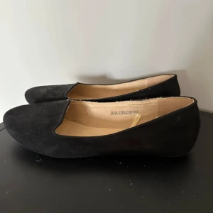 Ballerinaskor - Jätte söta ballerinaskor i mocka