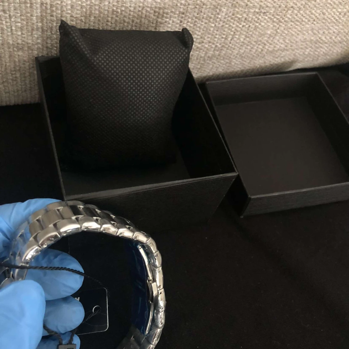 Silverfärgad klocka med metallarmband - 2