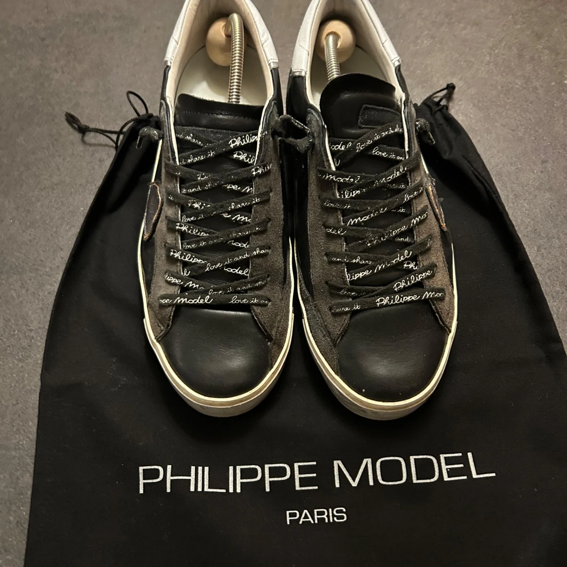 Svarta sneakers från Philippe Model - 1