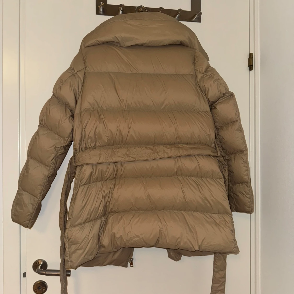 Beige dunjacka med bälte ifrån Ralph lauren - 3