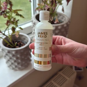 James Read Gradual Tan Sleep Mask Tan Body - Säljer en flaska James Read Gradual Tan Sleep Mask Tan Body. Denna brun-utan-sol-produkt är designad för att ge en gradvis solbränna medan du sover. Flaskan innehåller 100 ml och har en praktisk skruvkork. Pris kan skälvklart sänkas❤️