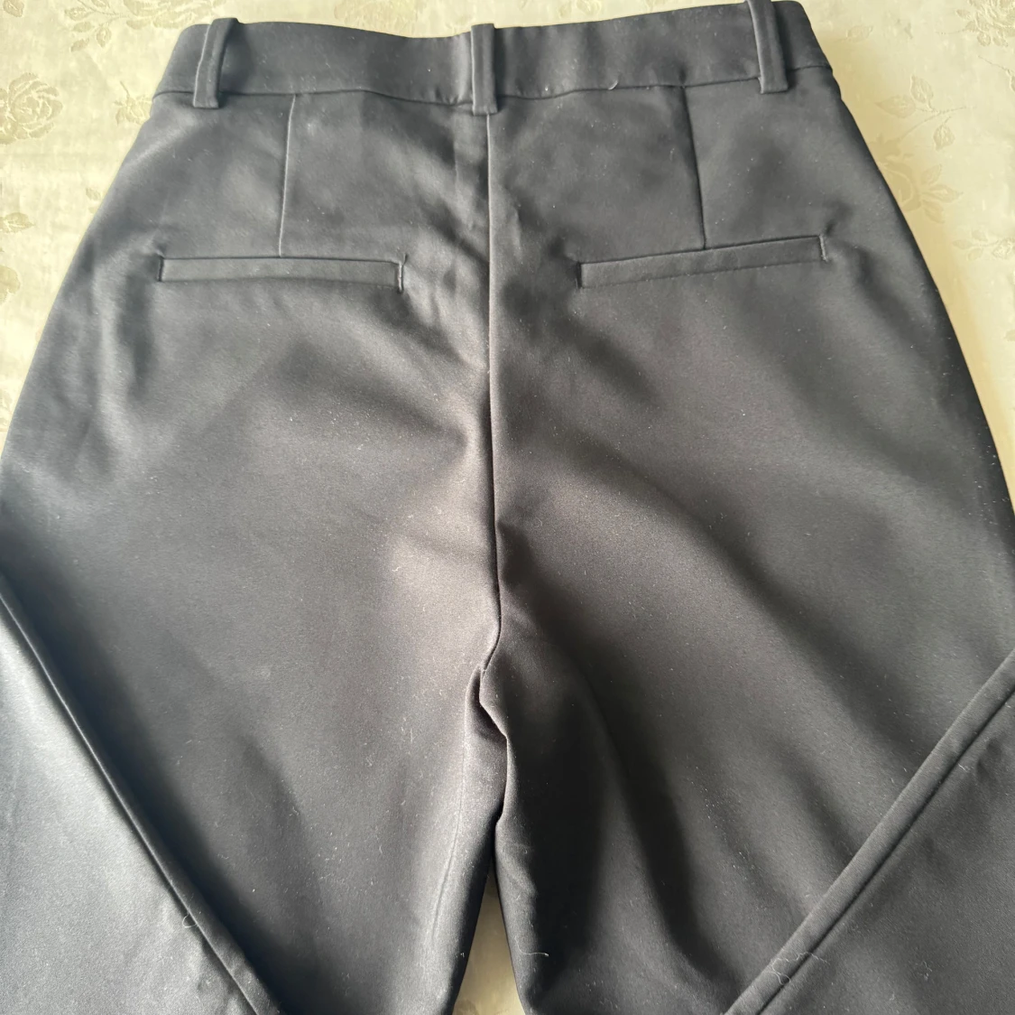 Svarta kostymbyxor (Högmidjade) från H&M - 1