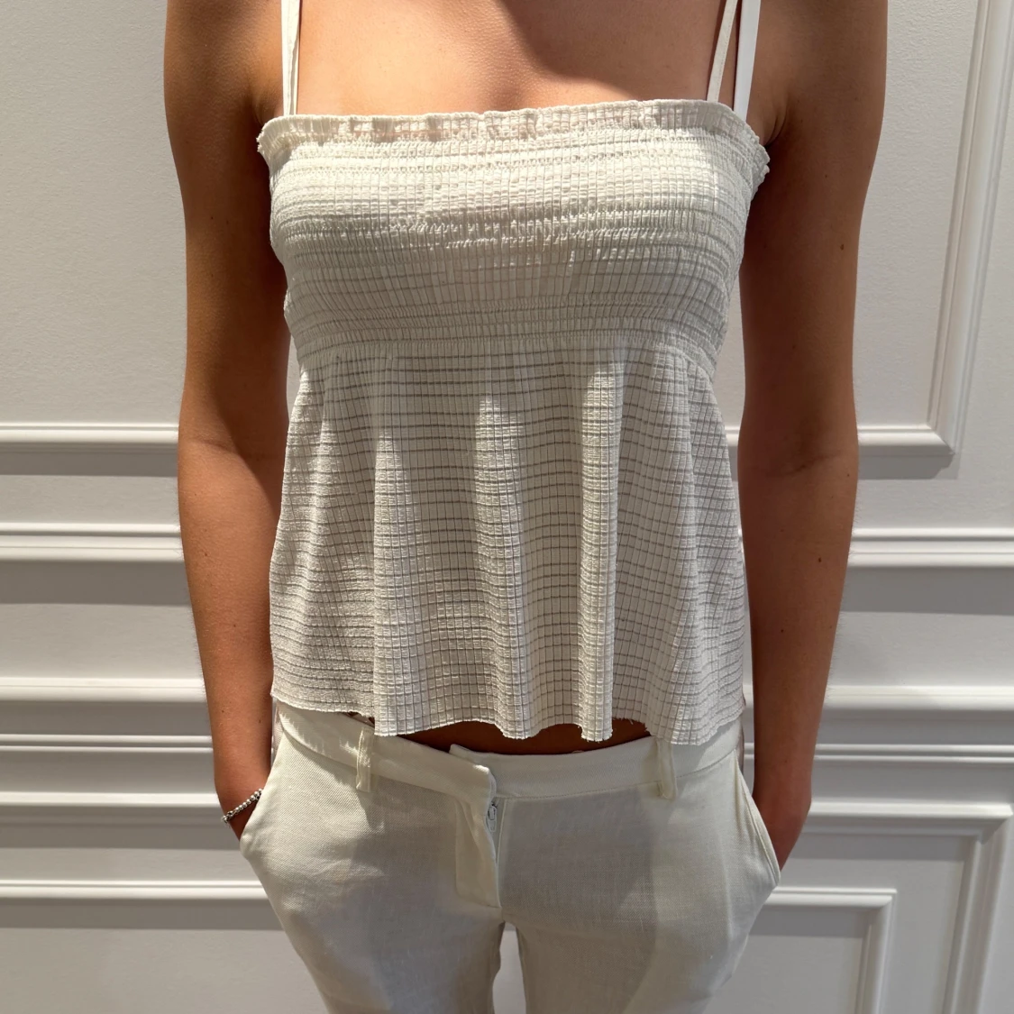 Vit smockad linnetopp från MNG