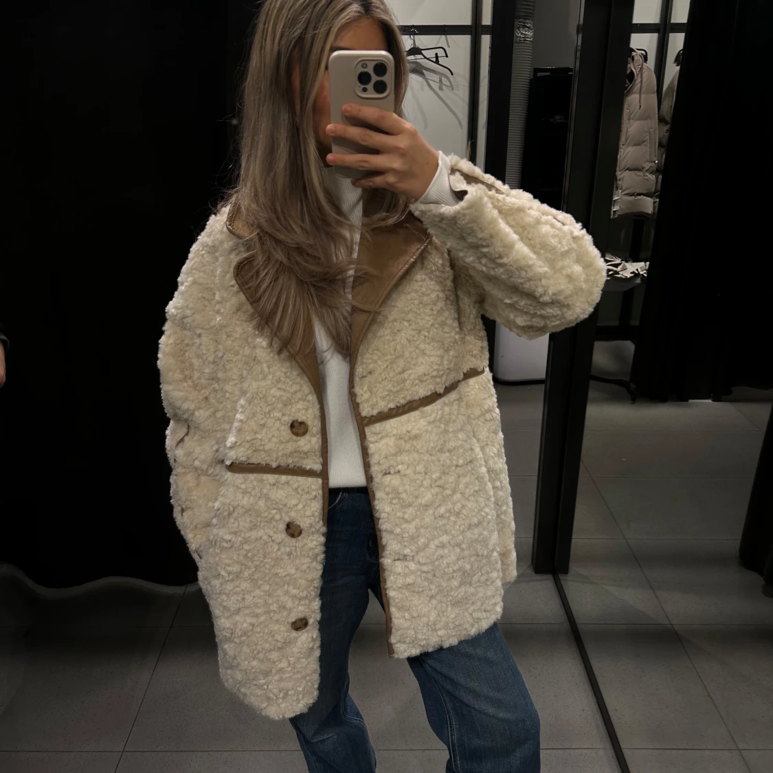 Beige teddyjacka med bruna detaljer - 1