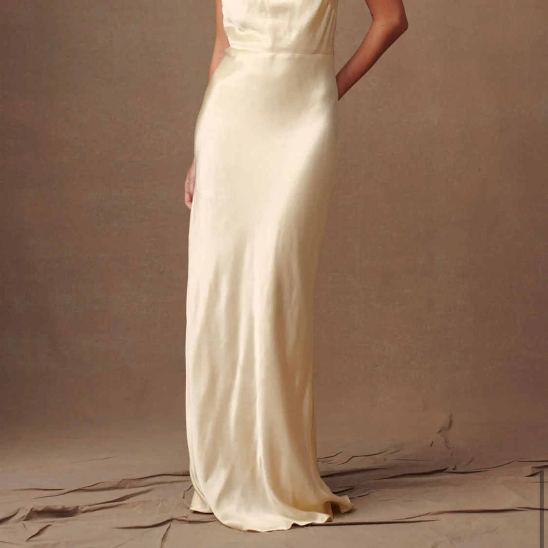 Champagnefärgad klänning - 1