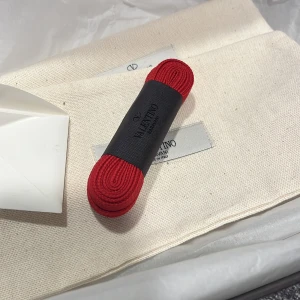 Valentino flycrew snören - Valentino flycrew snören. Helt ny. 