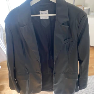 Kavaj  - Svart skinn kavaj. Fint skick!