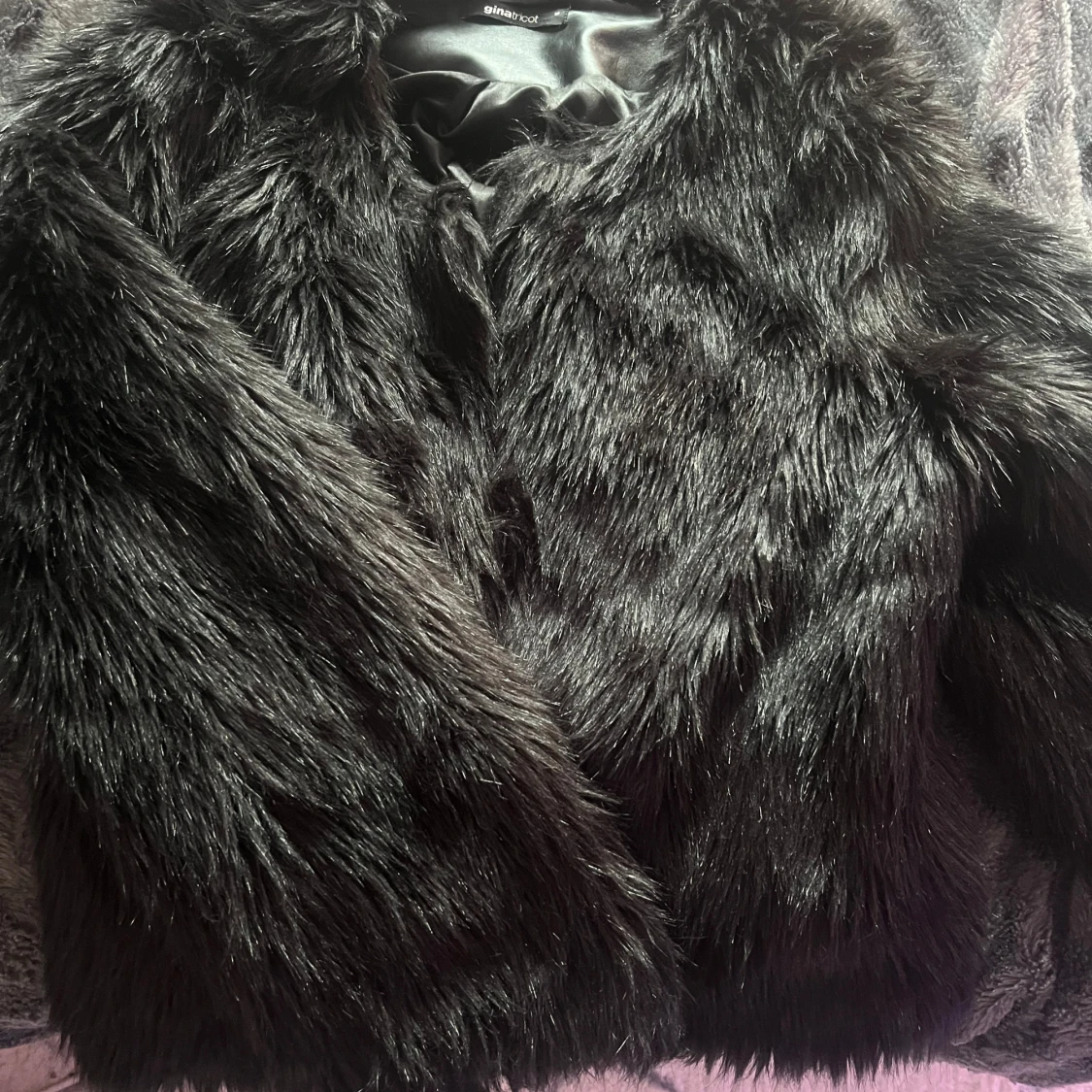 Svart fuskpälsjacka från Gina Tricot - 2