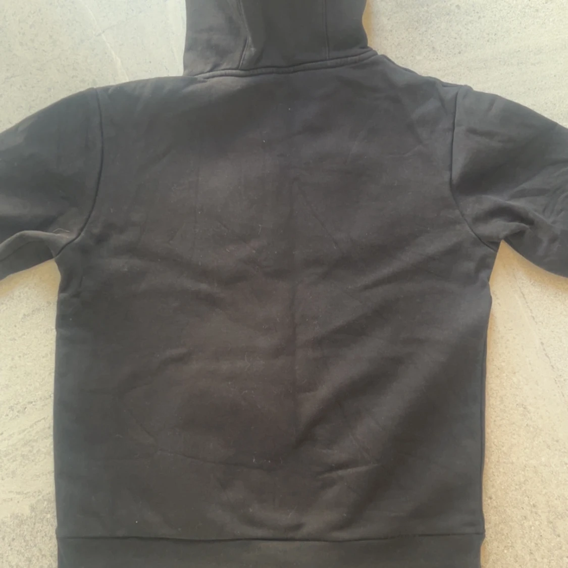 Svart hoodie från Hoodrich - 1