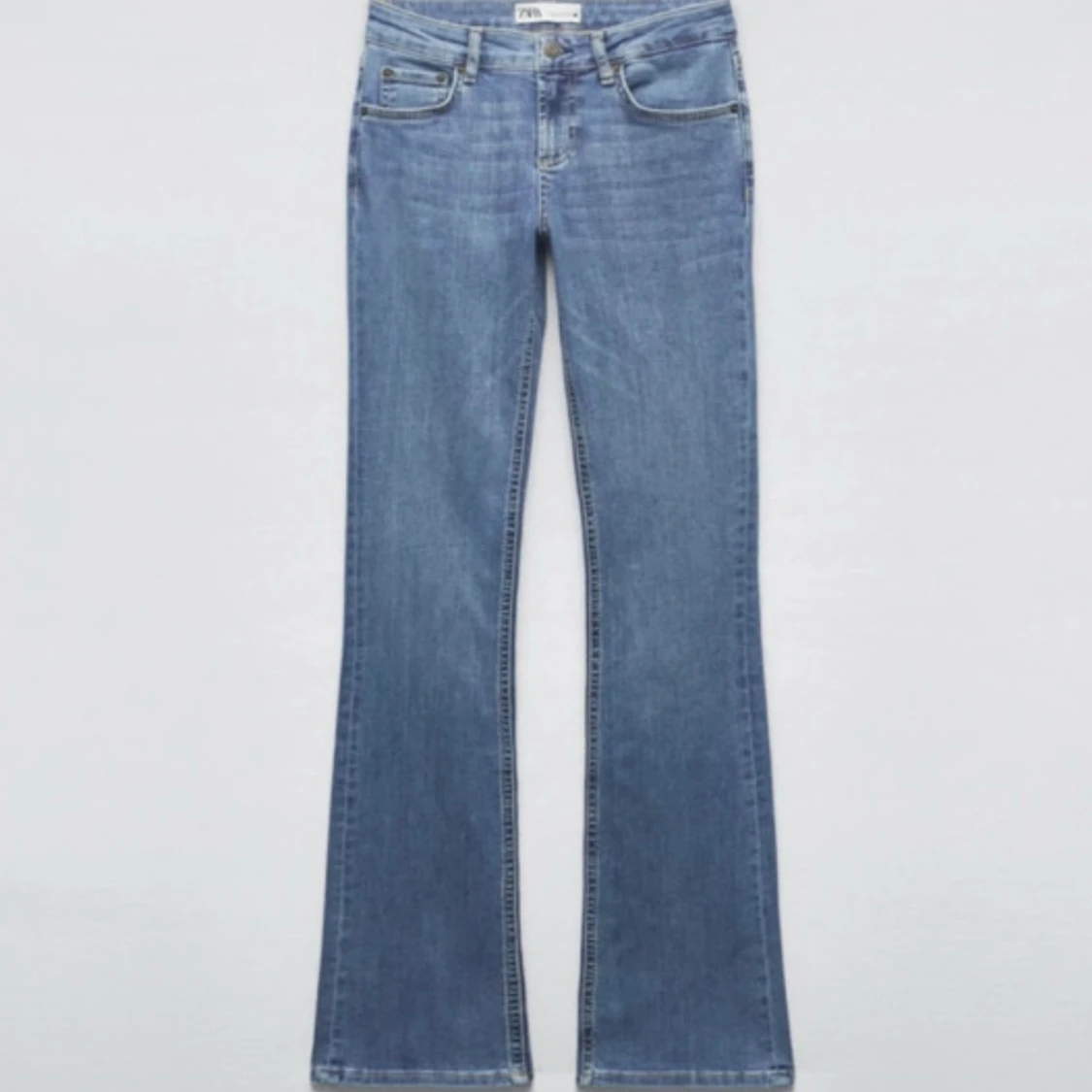 Blå bootcut jeans