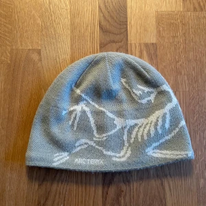  Arc'teryx mössa - Köp från denna app för ett litet tag sen. Sitter mycket skönt men har tröttnat på den! Skriv för frågor ✒️