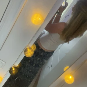 ONLY långkjol❣️❣️ - Säljer denna långkjol eftersom att den inte kommer till användning längre. Den är perfekt för sommaren❣️Strl s, passar i längd 170 cm. Kontakta ba om de behövs fler bilder❣️❣️Köpt för 430 och säljer för 100💕💕