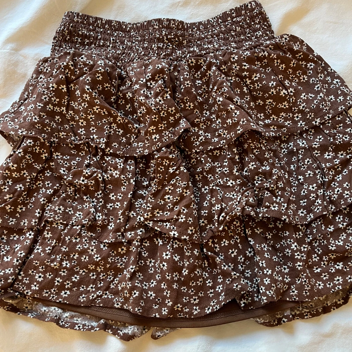 Brun blommig volangkjol från Lindex - 1