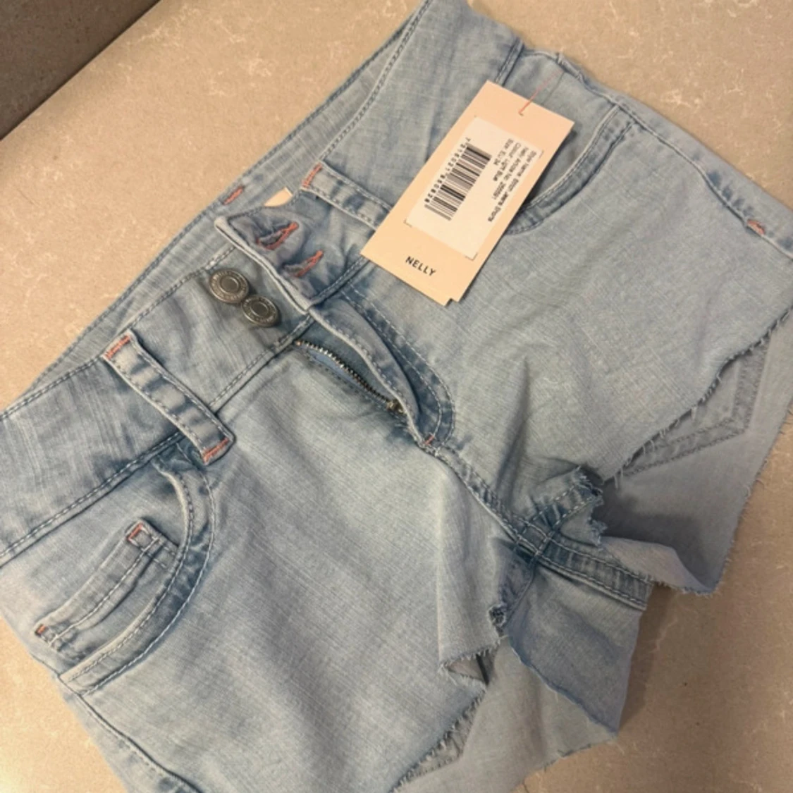 Ljusblå jeansshorts från Nelly - 1